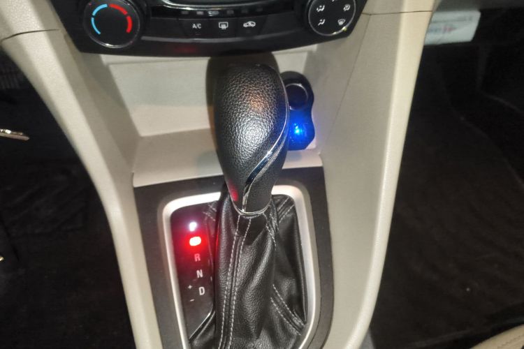 别克 英朗 2015款 15N 自动精英型中控内饰18