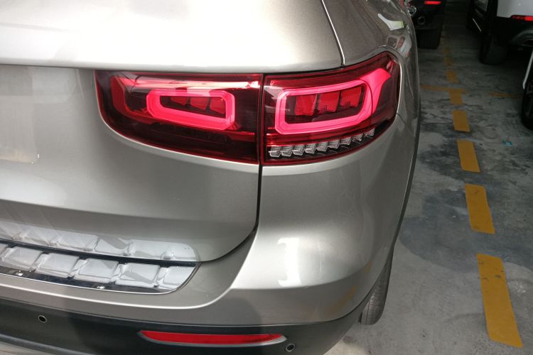 奔驰GLB 2020款 改款 GLB 200 动感型车身外观9