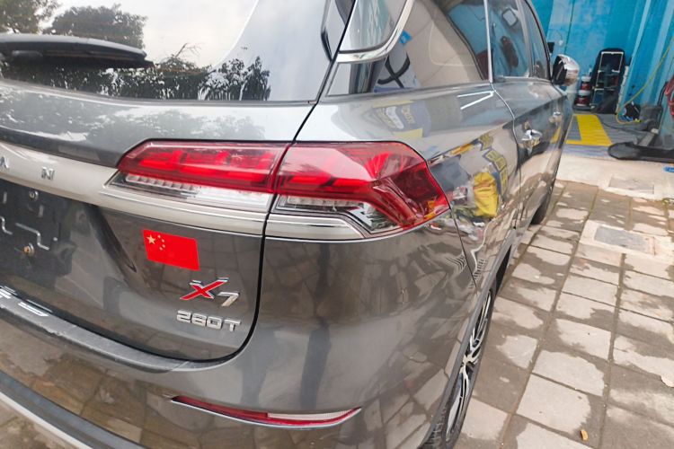 长安欧尚X7 2020款 1.5T 自动尊享型车身外观9