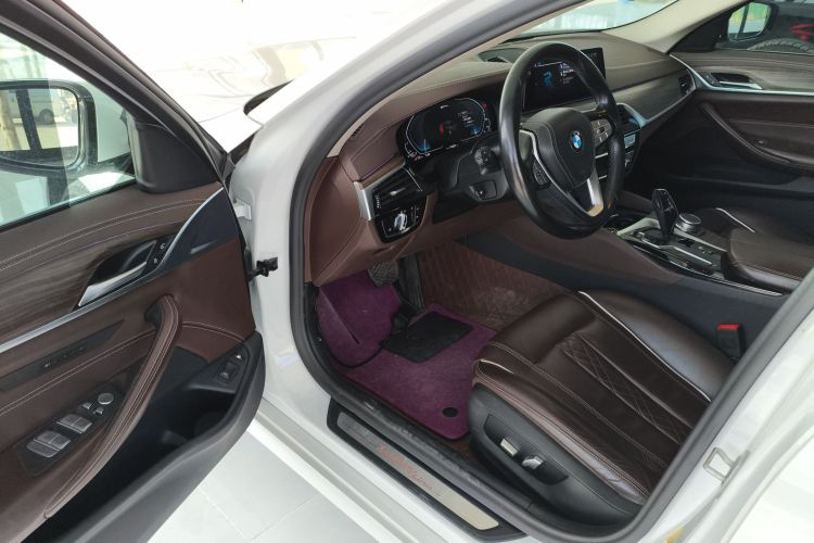 宝马5系新能源 2020款 里程升级版 530Le 豪华套装中控内饰20