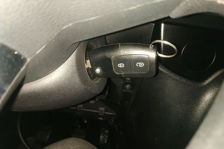 江铃福顺 2023款 2.0T 手动短轴中顶商运型多功能乘用车5座中控内饰7001