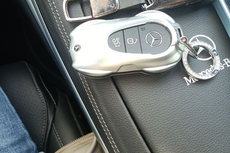 奔驰C级 2024款 改款 C 260 L 运动版中控内饰7001