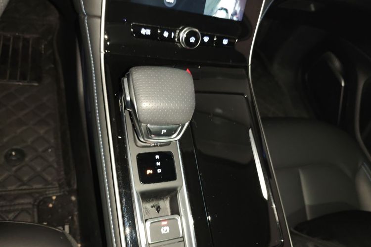 飞凡汽车 飞凡ER6 2021款 新动版 620km 智享版中控内饰18