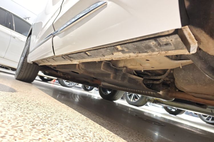 红旗HS3 2023款 2.0T 四驱有为版局部细节9002