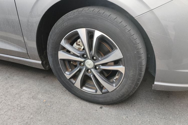 长安 逸动 2020款 PLUS 1.6L GDI 手动豪华型车身外观10