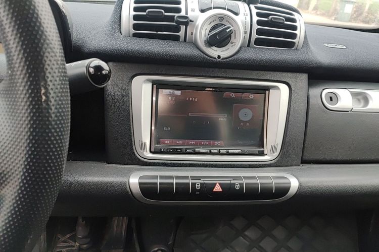 smart fortwo 2015款 1.0 MHD 新年特别版局部细节16