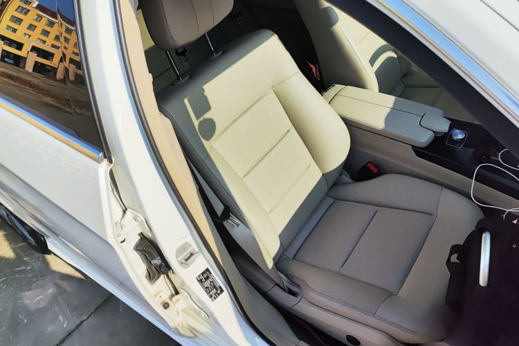 奔驰E级 2014款 改款 E 260 L 运动型局部细节41