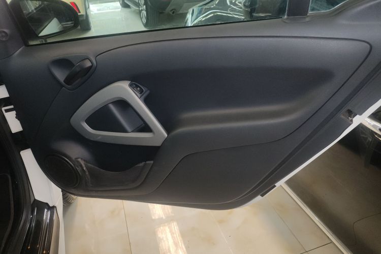 smart fortwo 2012款 1.0 MHD 硬顶舒适版中控内饰7006