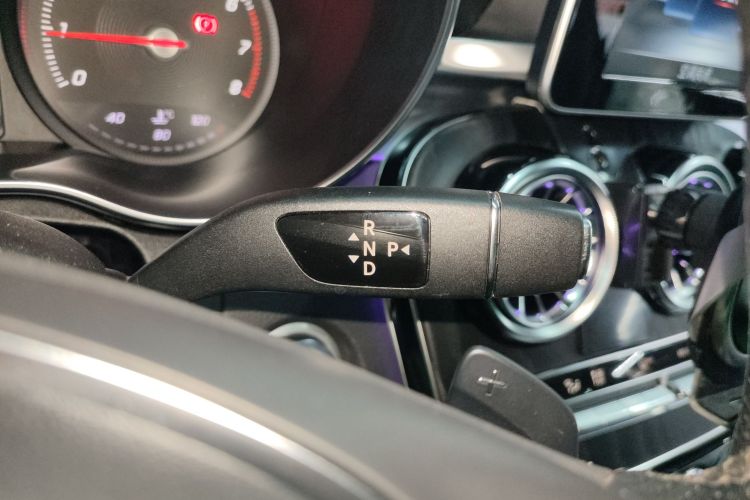 奔驰C级 2017款 改款 C 200 L 运动版中控内饰18