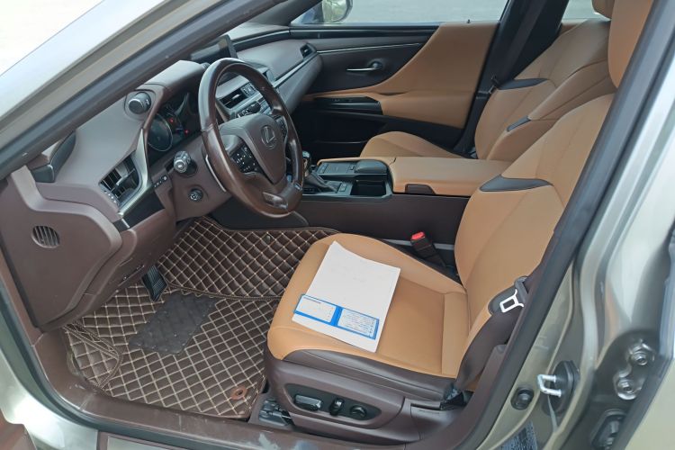 雷克萨斯ES 2020款 200 卓越版中控内饰19