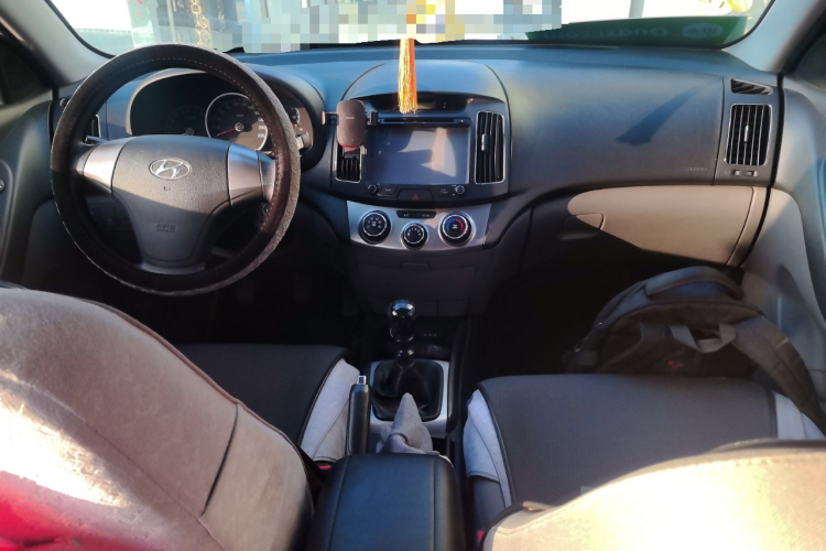 现代 悦动 2011款 1.6L 手动豪华型中控内饰12