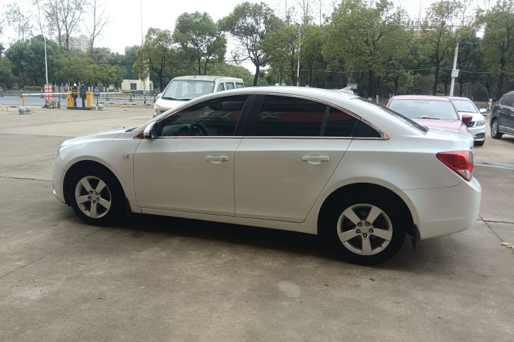 雪佛兰 科鲁兹 2013款 1.8L SE AT车身外观4