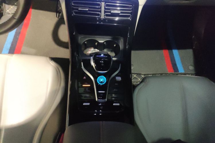 比亚迪 秦PLUS 2024款 荣耀版 DM-i 55KM领先型中控内饰18