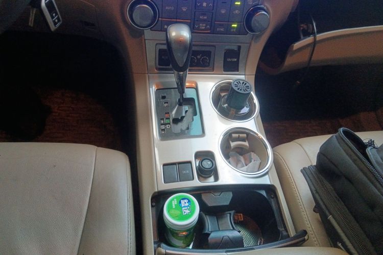 丰田 汉兰达 2012款 2.7L 两驱7座豪华版中控内饰18