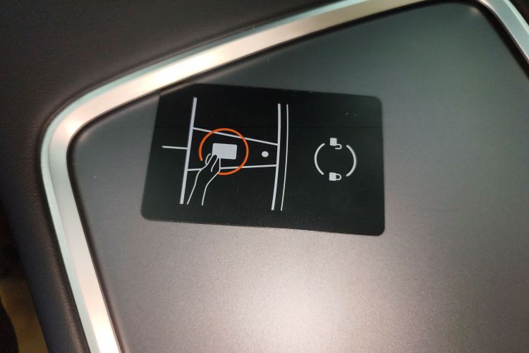 特斯拉 Model Y 2024款 后轮驱动版中控内饰7001