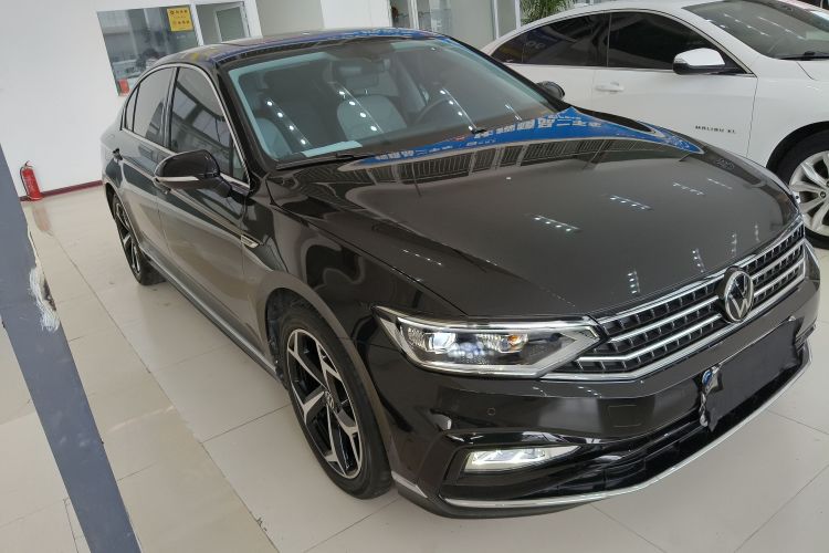 大众 迈腾 2023款 200万辆纪念版 330TSI DSG领先型车身外观6002