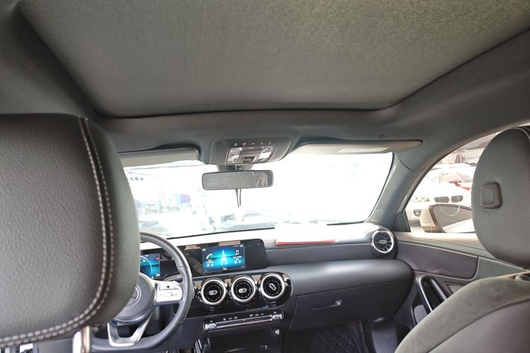 奔驰A级 2020款 A 180 L 运动轿车中控内饰22