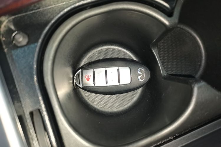 英菲尼迪Q70 2019款 Q70L 2.0T 精英版 PLUS中控内饰11