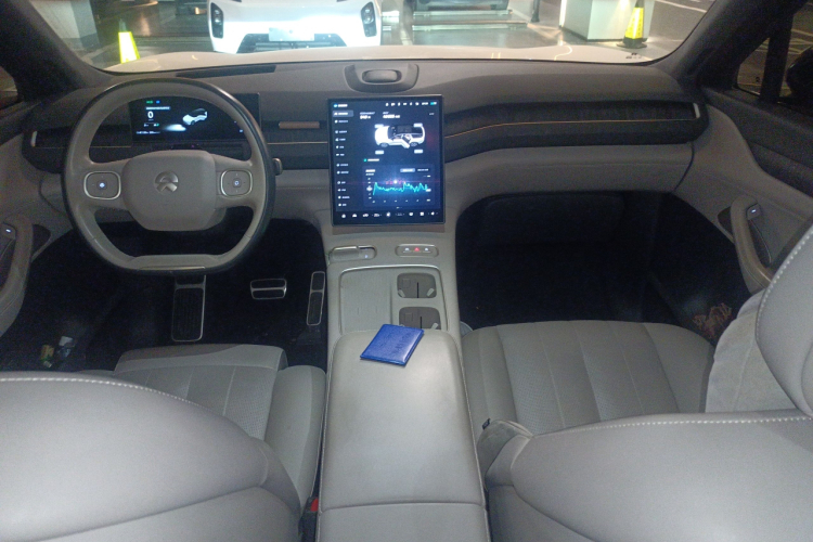 蔚来ES8 2023款 75kWh 行政版中控内饰7002