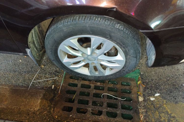 吉利汽车 帝豪 2015款 三厢 1.3T CVT向上版车身外观6007