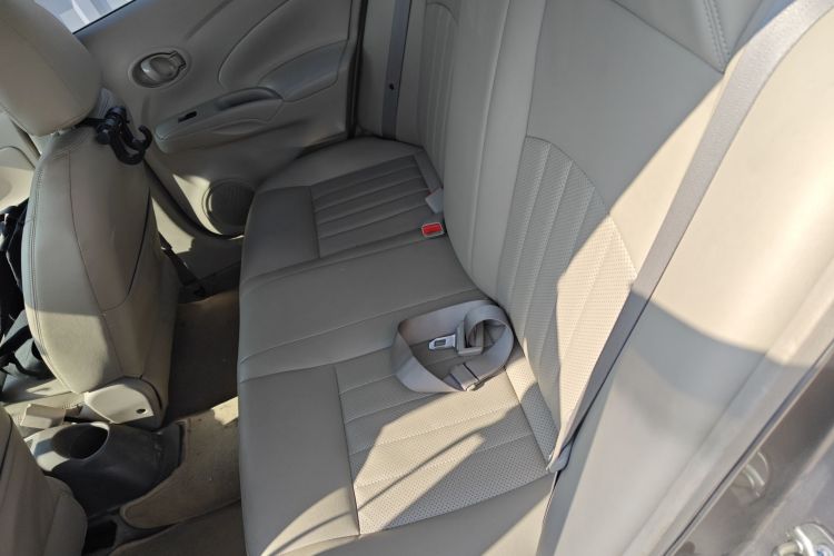 日产 阳光 2014款 1.5XE 手动精英版中控内饰21