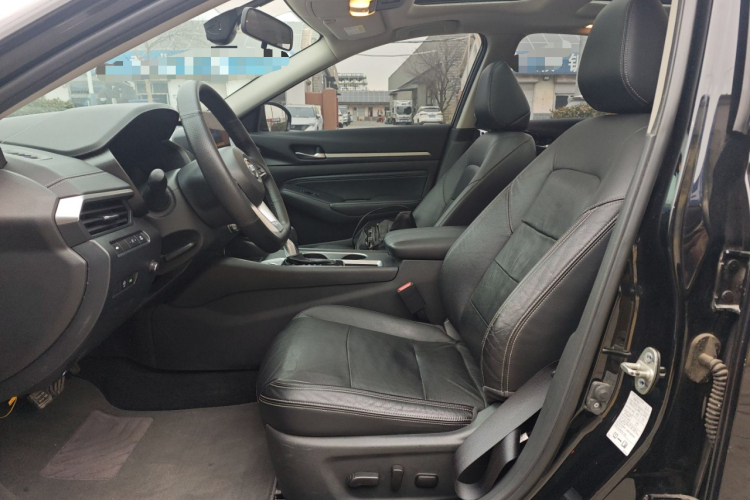 日产 天籁 2019款 2.0L XL 舒适版中控内饰19