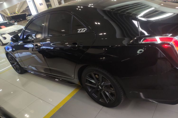 凯迪拉克CT4 2021款 28T 尊贵型车身外观4