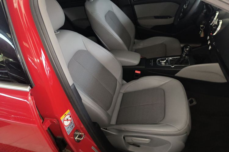 奥迪A3 2018款 30周年年型 Sportback 35 TFSI 时尚型局部细节41