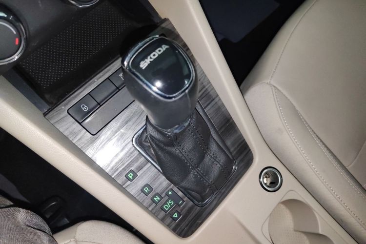 斯柯达 明锐 2016款 1.6L 自动智行版中控内饰18