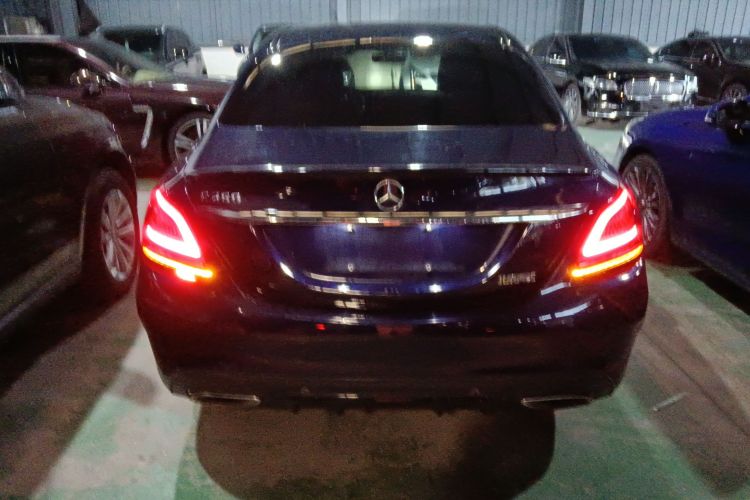 奔驰C级 2019款 C 260 运动版车身外观6