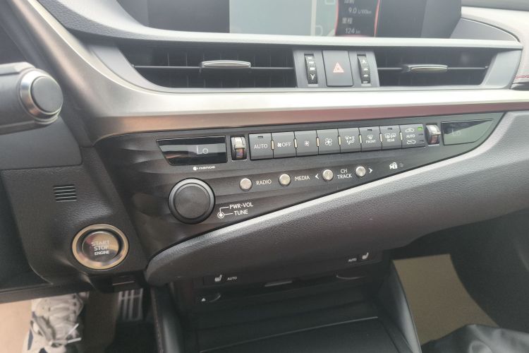 雷克萨斯ES 2020款 260 F SPORT局部细节16