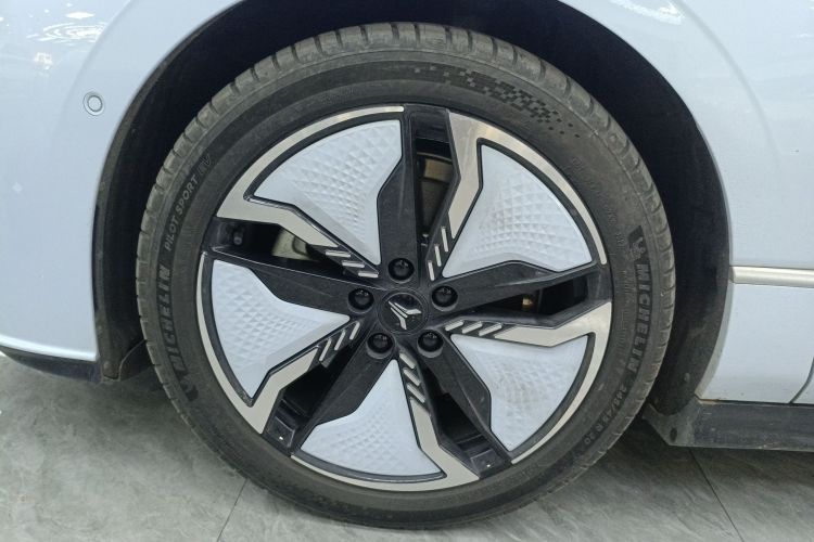 岚图汽车 岚图追光 2023款 四驱标准版车身外观6007