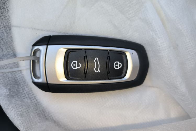 吉利银河 2025款 210km 熊猫卡丁中控内饰11