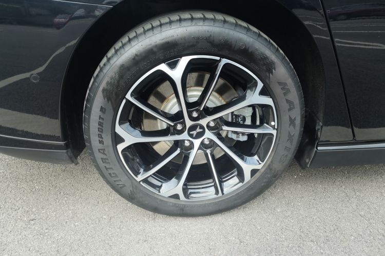 小鹏P7 2022款 480E车身外观6008