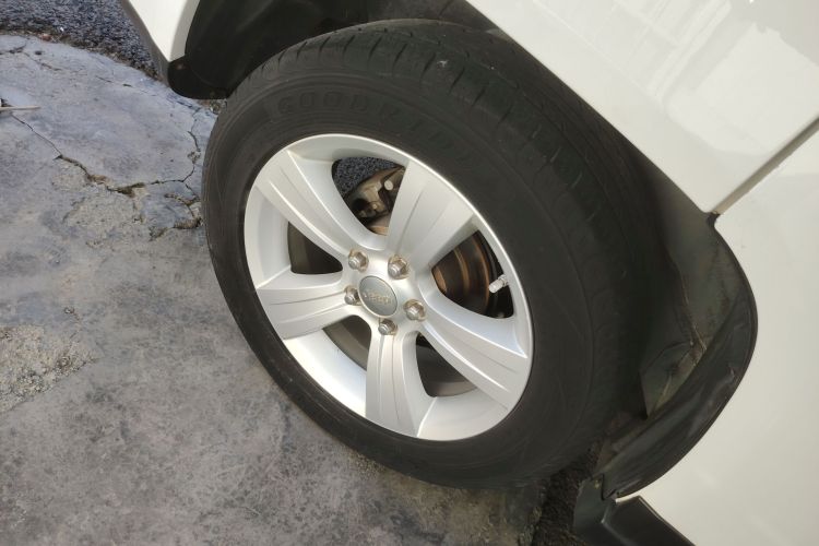 Jeep 指南者(进口) 2015款 2.0L 两驱运动版车身外观6008