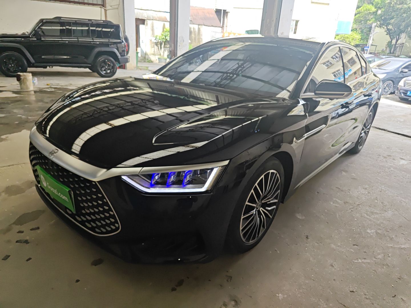 比亚迪 汉 2022款 DM-i 121KM 尊享型