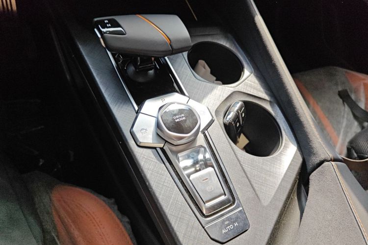 长安UNI-V 2024款 1.5T 尊贵运动型局部细节18