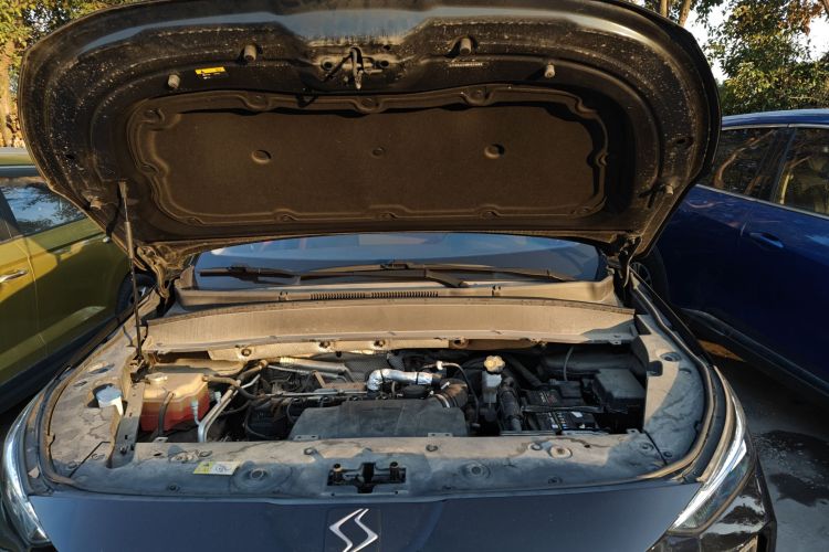 思皓X8 2021款 300T DCT豪华智联版 7座机舱底盘24