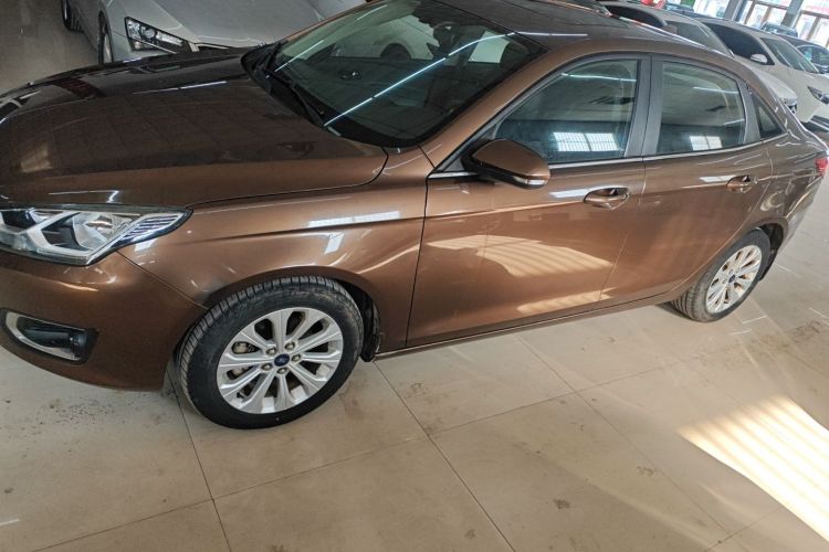 福特 福睿斯 2015款 1.5L 自动时尚型车身外观4