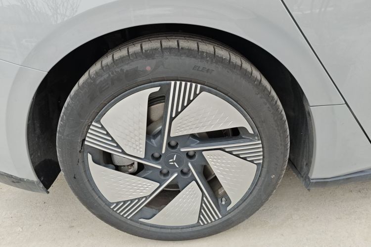 红旗EH7 2025款 640 四驱 智选版车身外观6008