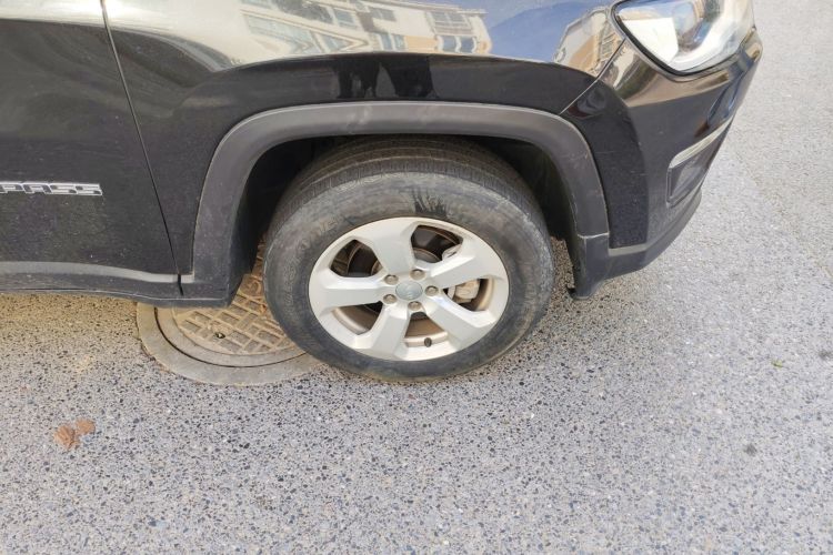 Jeep 指南者 2019款 220T 自动家享四驱版车身外观10