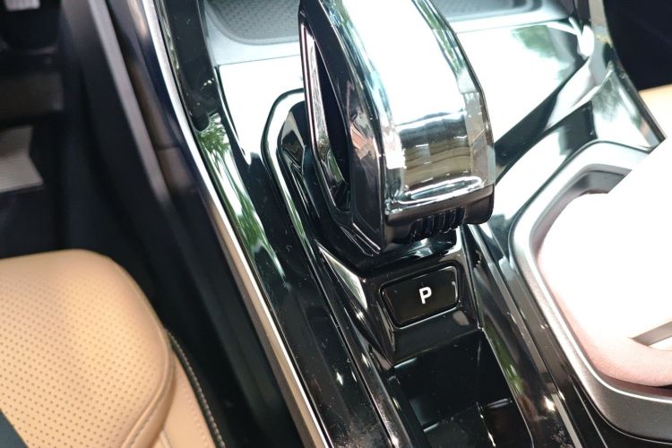 吉利汽车 博越L 2023款 2.0TD DCT旗舰型中控内饰18