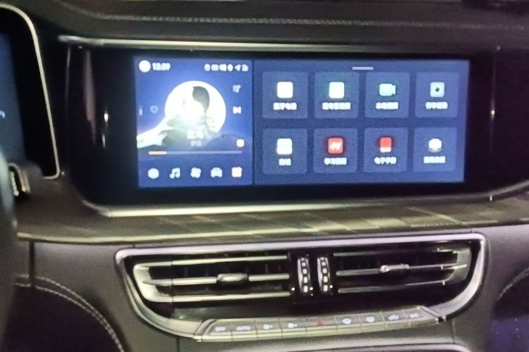 红旗H9 2022款 2.0T 智联旗享版中控内饰16