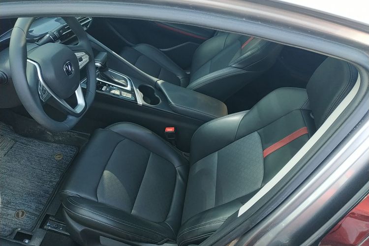 长安 逸动 2020款 PLUS 蓝鲸NE 1.4T GDI DCT尊贵型局部细节19