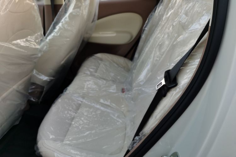 五菱汽车 宏光MINIEV 2025款 四门版 进阶款中控内饰7004