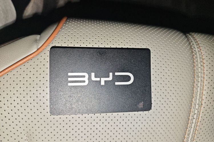 比亚迪 秦PLUS 2024款 荣耀版 EV 420KM领先型中控内饰7001