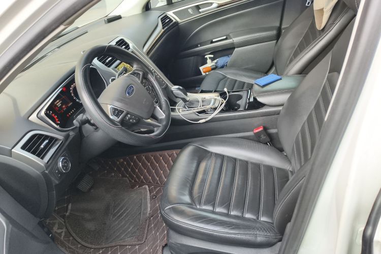 福特 蒙迪欧 2013款 2.0L GTDi200豪华型中控内饰19