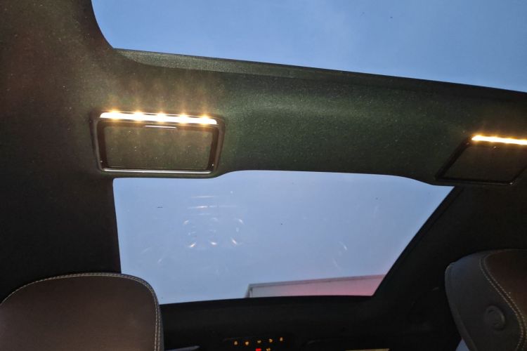 奔驰GLC 2020款 改款 GLC 300 L 4MATIC 动感型中控内饰22