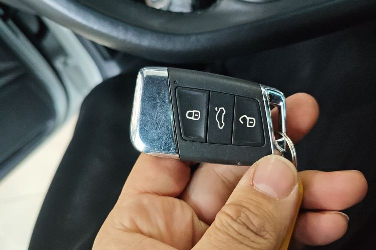 一汽-大众CC 2021款 330TSI 炫目版中控内饰7001