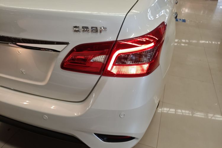 日产 轩逸 2021款 经典 1.6XE CVT专享版车身外观9